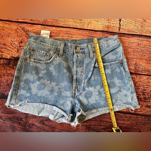 Levis 501 Cut‎ Off Denim Shorts Womens 29 Floral Blue Button Fly Cut Off - Picture 7 of 9